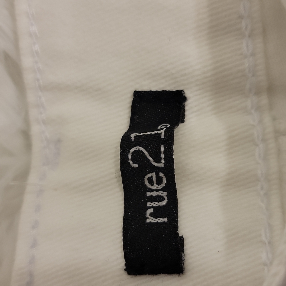 Rue 21 White Cuffed Shorts Size 1/2 Excellent Condition NWOT - Picture 6 of 13